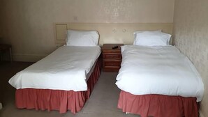 WiFi (free), bed sheets - The White Hart Hotel (Launceston)
