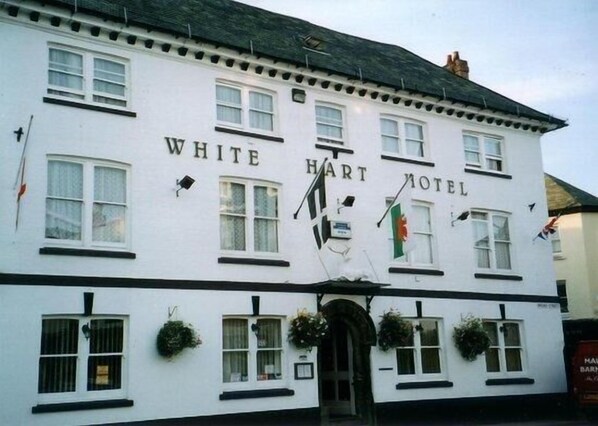 Exterior - The White Hart Hotel (Launceston)