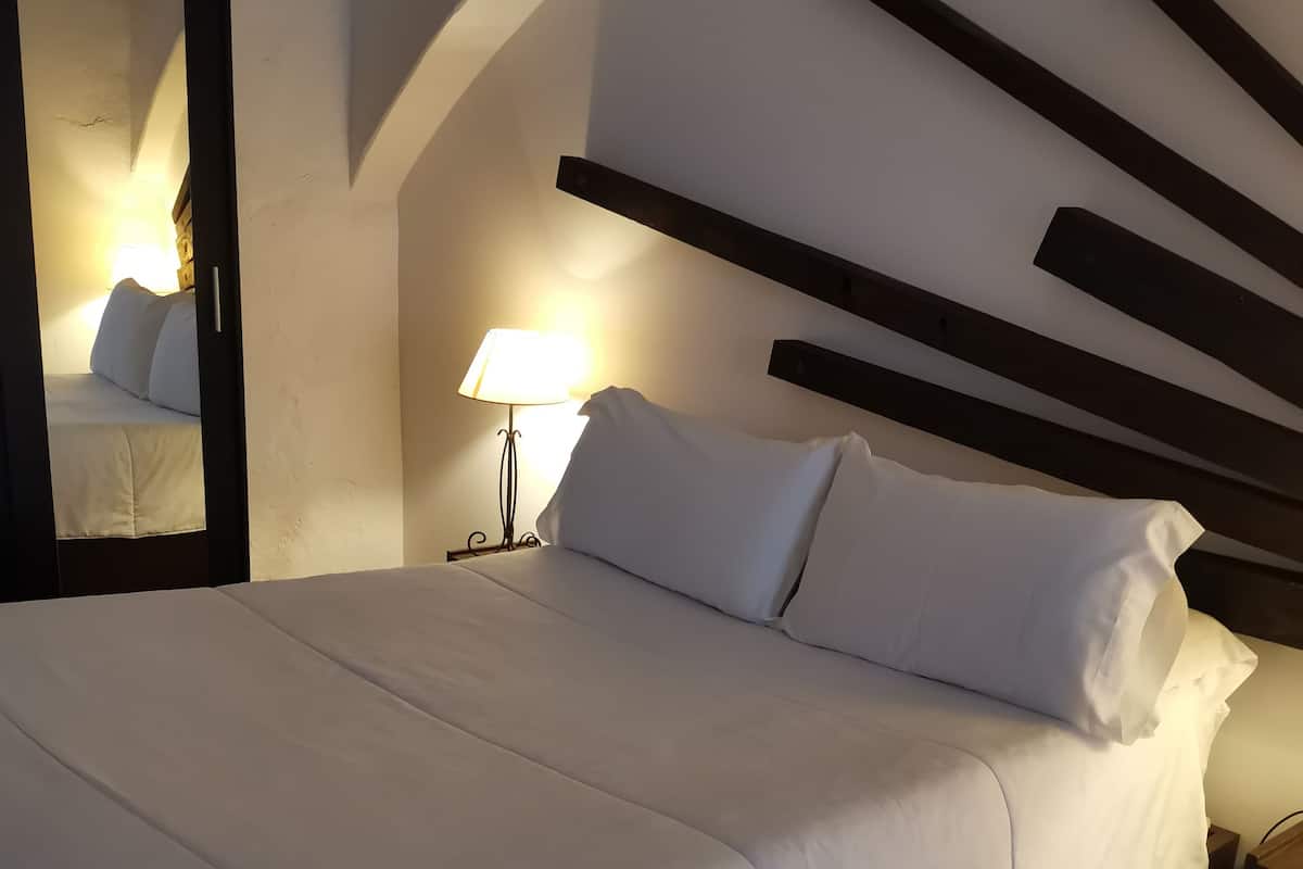Chambre Double Supérieure, 1 lit double (El Candil)