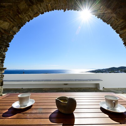 Veranda Me Thea (Terrace with view)