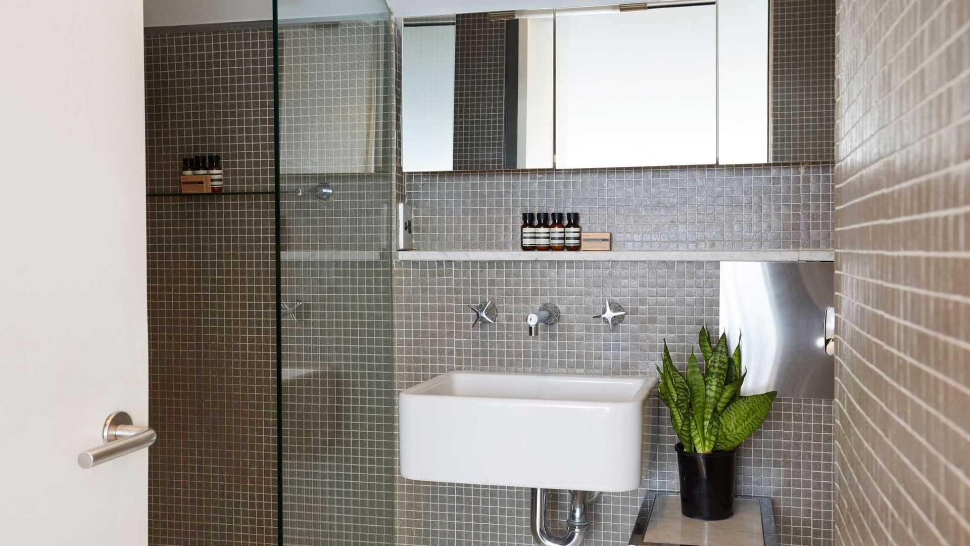 Apartment One by Contemporary Hotels is the quintessential glamorous Darlinghurst apartment for thos — image 14