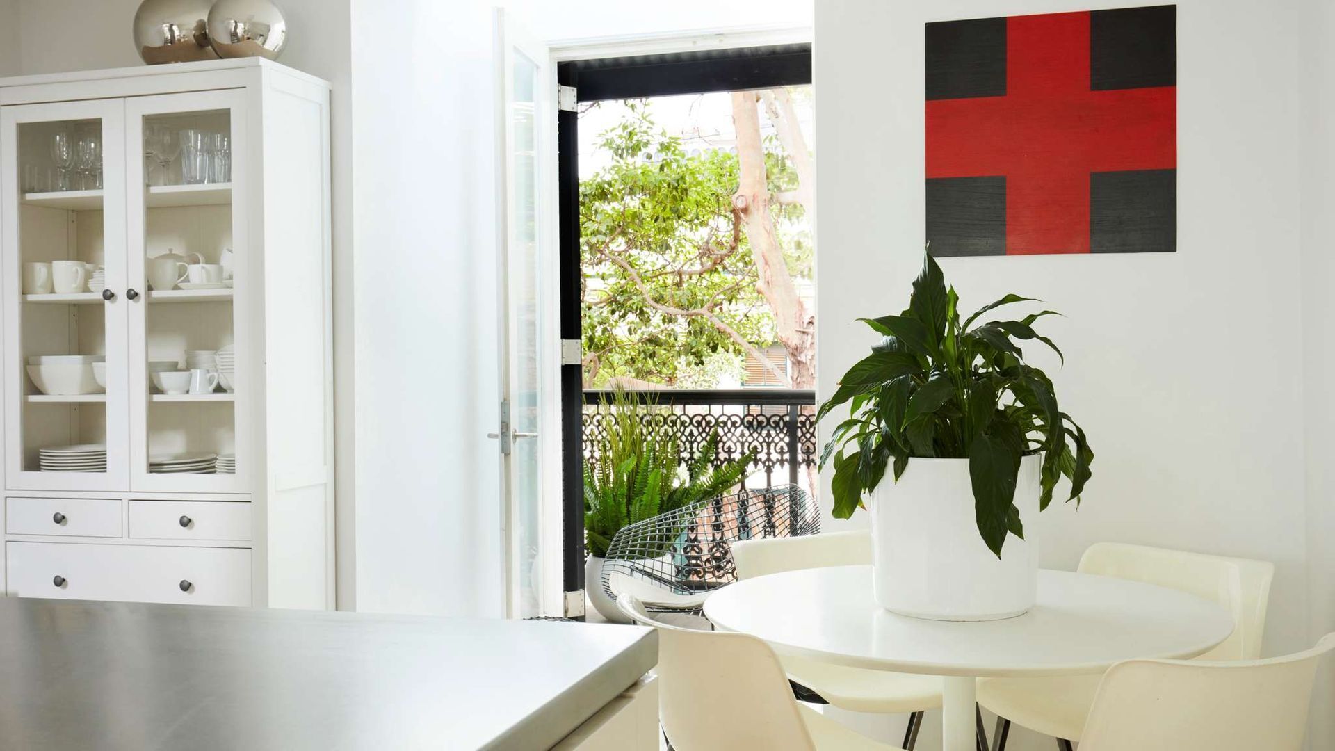 Apartment One by Contemporary Hotels is the quintessential glamorous Darlinghurst apartment for thos — image 3