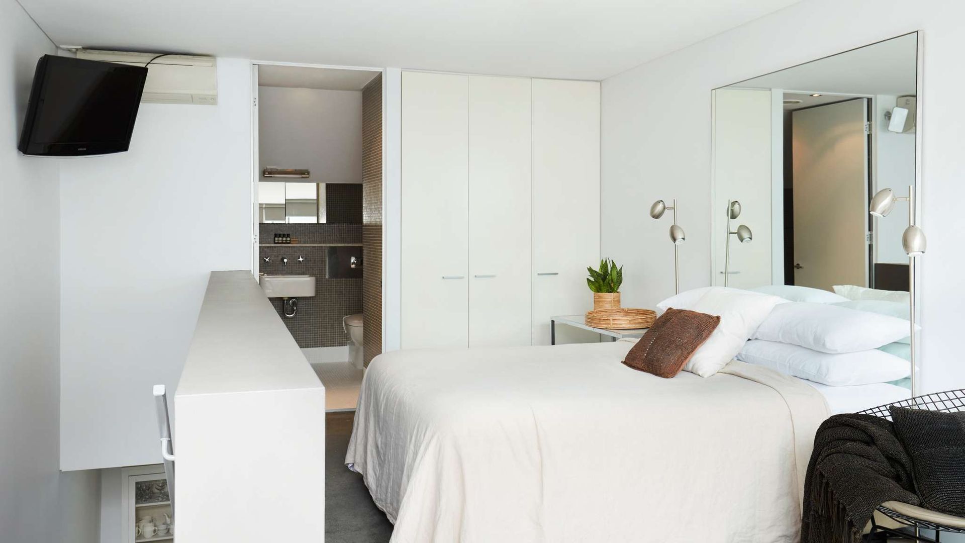 Apartment One by Contemporary Hotels is the quintessential glamorous Darlinghurst apartment for thos — image 12