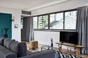 Căn hộ Executive, 1 giường cỡ king và sofa giường | Khu phòng khách | Smart TV 