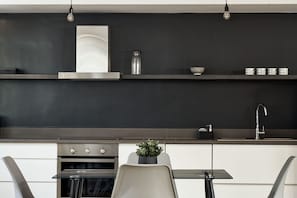 Executive Apartment, 1 King Bed with Sofa bed | Private kitchen - MONO Lofts (Athens)