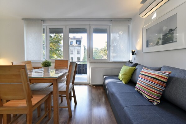 Apartment (Green) | Living area | Flat-screen TV