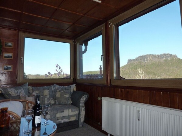 Huis (1) | Woonruimte | Een flatscreentelevisie