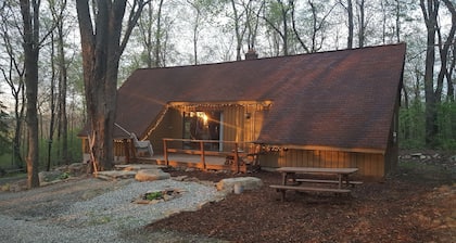 Seven Springs Cabin - Luna Chalet - Aito, lemmikkiystävällinen hirsimökki