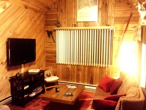 TV, fireplace, video games, DVD player - Seven Springs Cabin - Luna Chalet - Authentic, Pet Friendly Log Cabin (Champion)