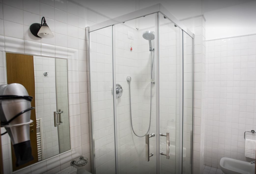 Shower, free toiletries, hair dryer, bidet
