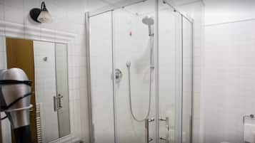 Shower, free toiletries, hair dryer, bidet