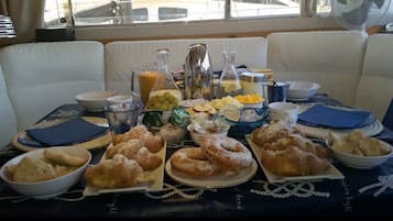 Free daily buffet breakfast