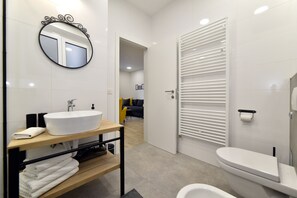 Departamento | Baño | Regadera, secadora de cabello, toallas 