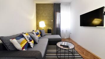 Apartment | Living area | Flat-screen TV