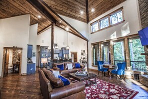 スマートテレビ、暖炉、DVD プレーヤー、ミュージックライブラリ