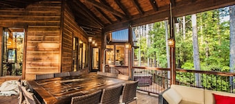 Lusa Nita Retreat – Luxe Lodge w/ Hot Tub, Sauna & Stunning Outdoor Living!