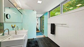Bathroom - Villa Spectrum (East Hampton)