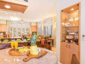 Private kitchen - Villa Ana (Honolulu)