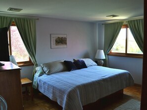 4 bedrooms, in-room safe