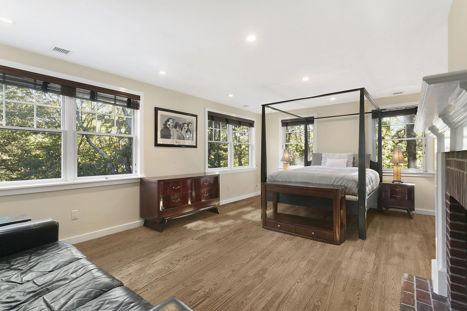 7 bedrooms, minibar, iron/ironing board, free WiFi