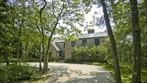 Unclassified image, 3 of 26, button - Villa Nostro Palazzo (East Hampton)