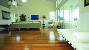 5 bedrooms, premium bedding, down duvets, in-room safe