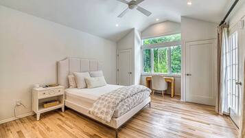 5 bedrooms, minibar, soundproofing, iron/ironing board