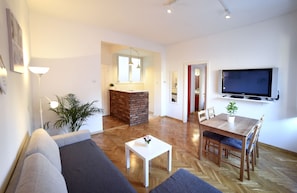 Studio (Khaleesi) | Living area