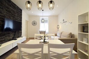 公寓 (2nd floor) | 客房内用餐