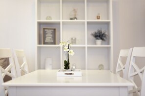 Appartement (2nd floor) | Restauration dans la chambre