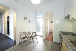 Apartment (Sunny) | Private kitchen | Fridge, stovetop, coffee/tea maker, electric kettle