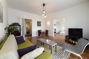 Televisión de pantalla plana, reproductor de DVD