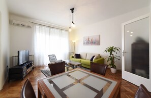 Apartment (Sunny) | Living area | Flat-screen TV, DVD player - Sunny Apartment (Zagreb)