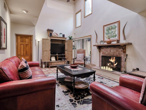 Smart TV, fireplace, DVD player