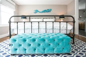 3 bedrooms, iron/ironing board, internet, bed sheets