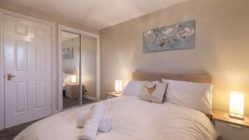 2 bedrooms, iron/ironing board, WiFi, bed sheets