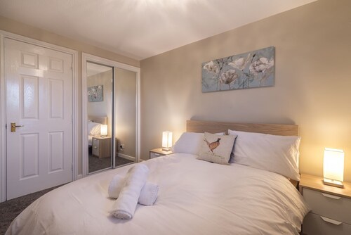 ArcView: SEC/Hydro 2 bed flat with amazing views & Parking