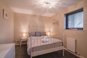 2 bedrooms, iron/ironing board, WiFi, bed sheets - ArcView: SEC/Hydro 2 bed flat with amazing views & Parking (Glasgow)