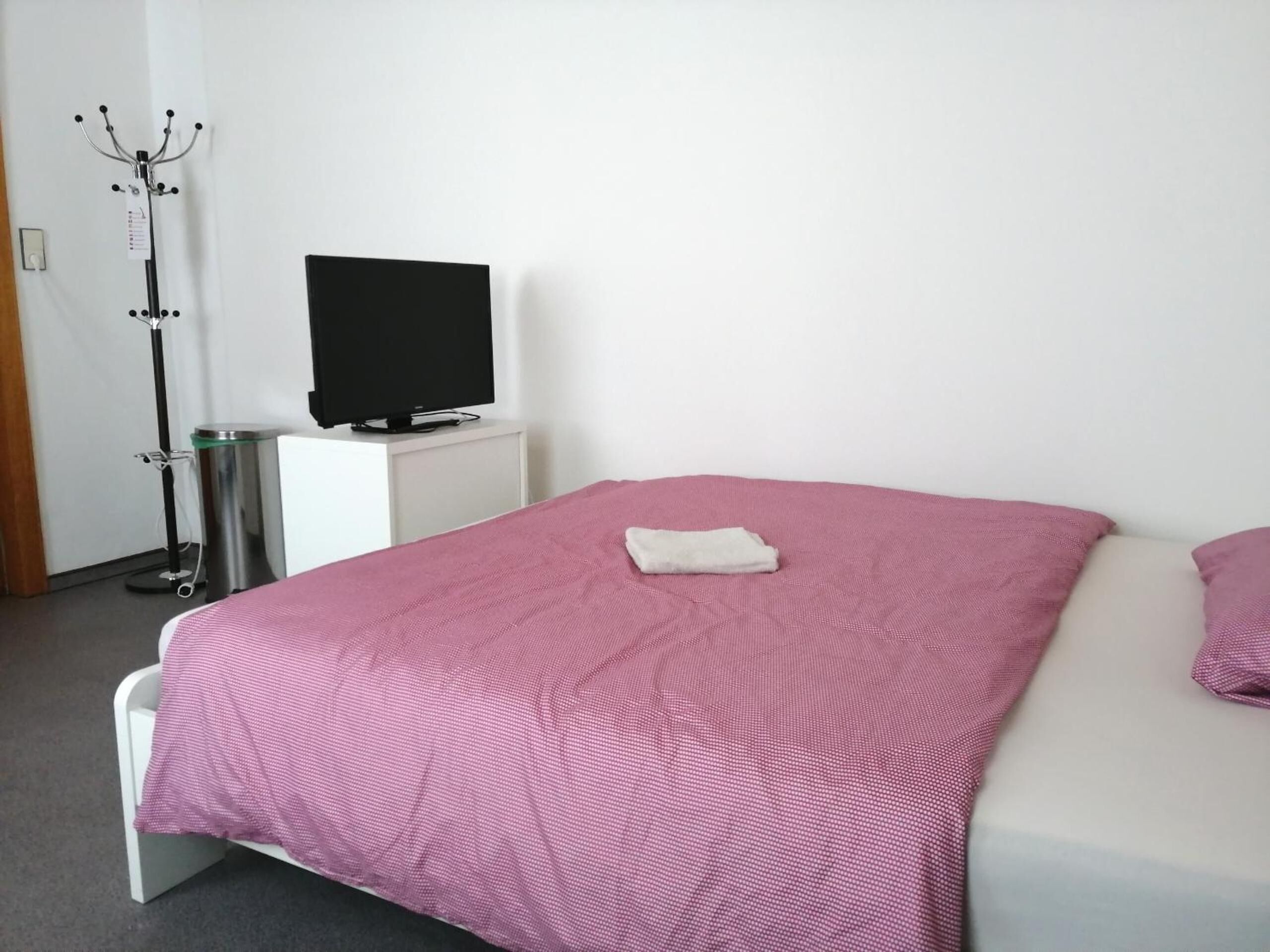 Free WiFi, bed sheets