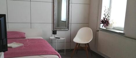 Free WiFi, bed sheets