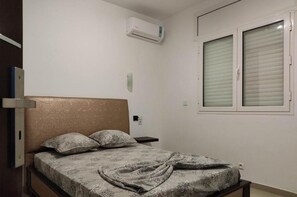 2 Schlafzimmer, Schreibtisch, Verdunkelungsvorhänge