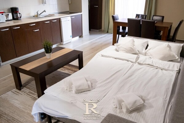 基础公寓, 城市景观 | 1 多间卧室、特色家居、办公桌、熨斗/熨衣板