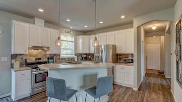 Fridge, microwave, oven, dishwasher