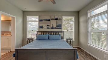 3 bedrooms, iron/ironing board, WiFi, bed sheets