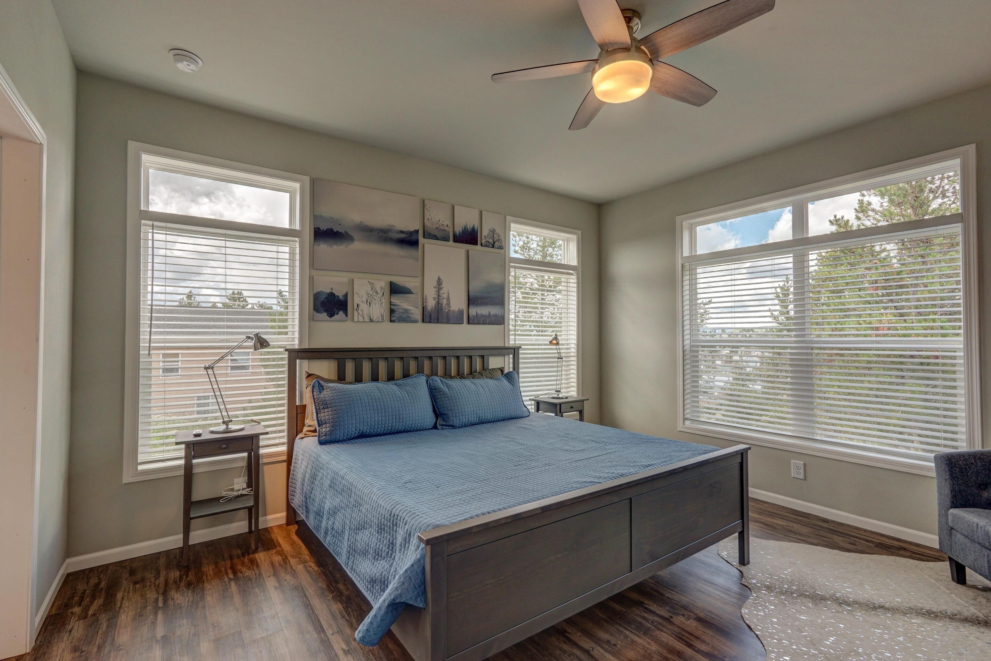 3 slaapkamers, een strijkplank/strijkijzer, wifi, beddengoed