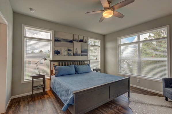 3 bedrooms, iron/ironing board, WiFi, bed sheets