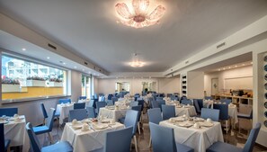 Bao gồm bữa sáng buffet hàng ngày 