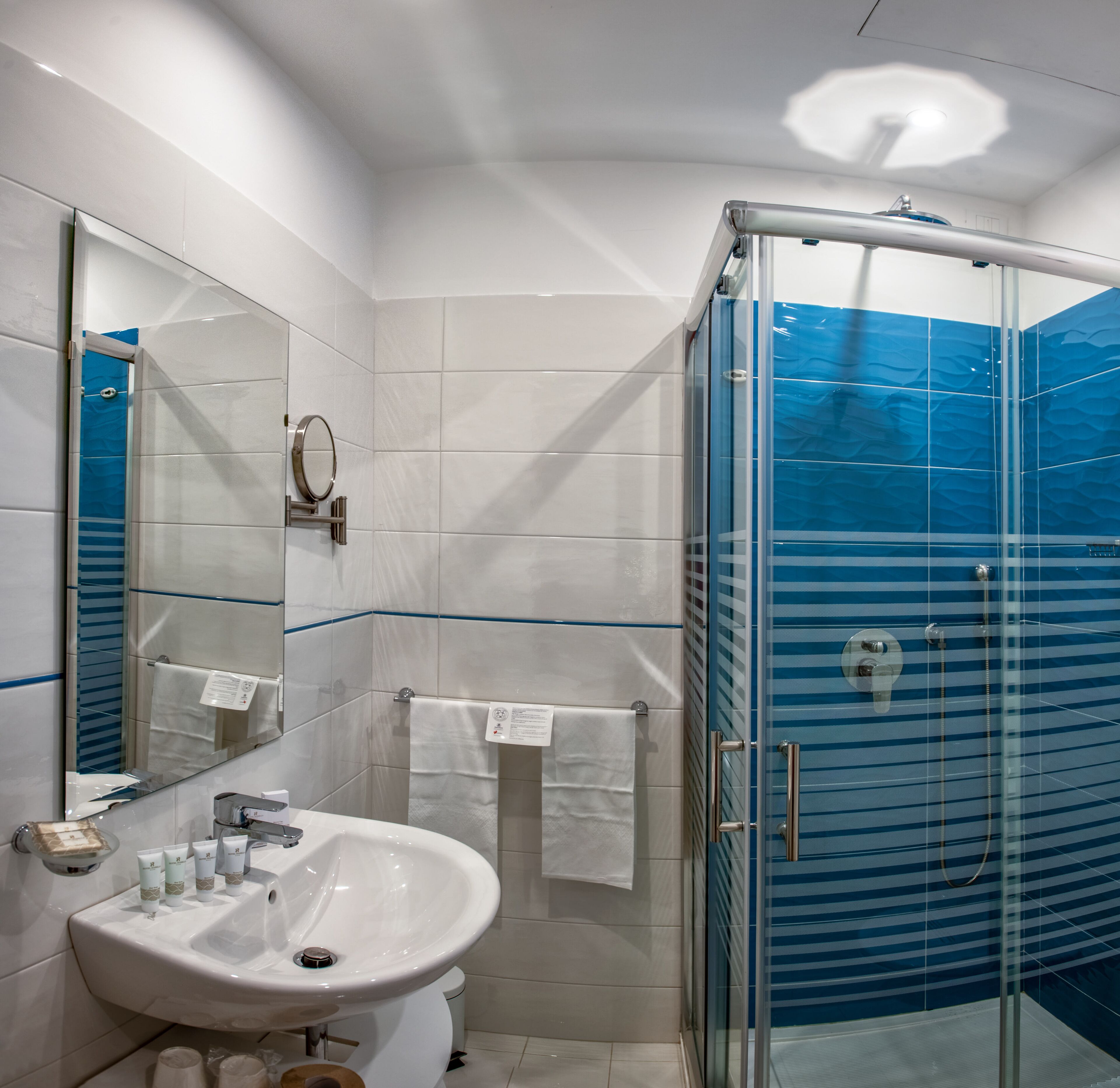 single room | bathroom | shower, free toiletries, hair dryer, towels