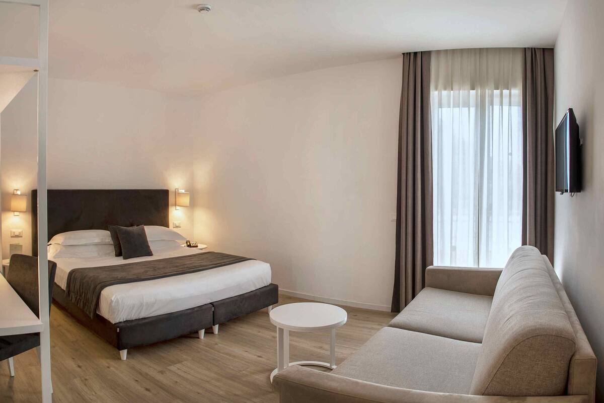 Comfort Double or Twin Room | Premium bedding, down comforters, in-room safe, desk