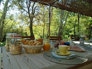 Dagelijks lokaal ontbijt inbegrepen